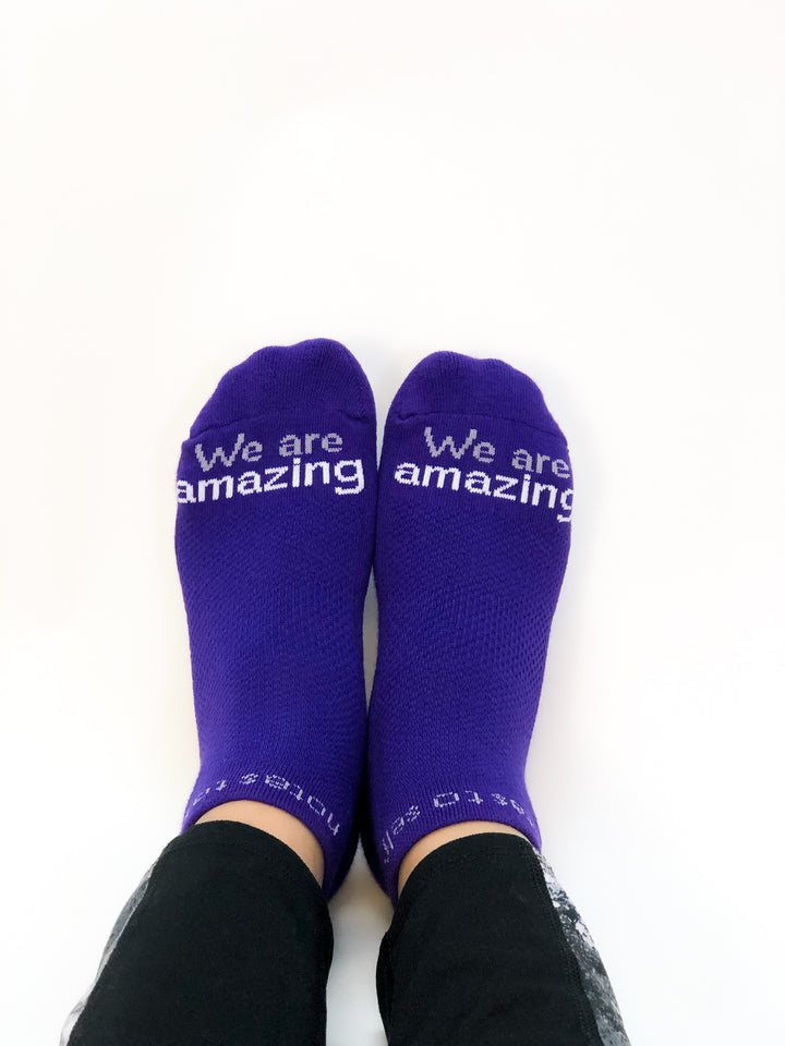 We are amazing® – K-STATE® purple low-cut socks