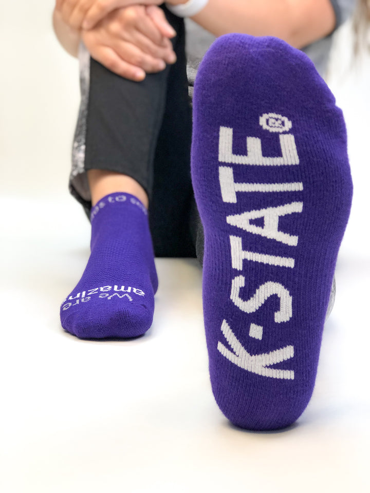 We are amazing® – K-STATE® purple low-cut socks